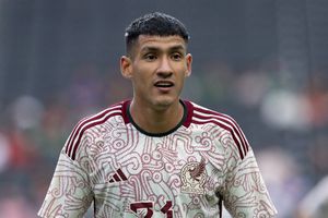 Panamá vs México: Le rompen la playera a Antuna en bronca