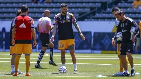 Tigres estrena jersey de calentamiento por el Mes del Orgullo LGBT+