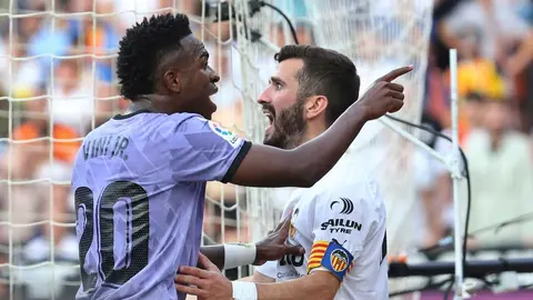 Dos detenidos tras insultar a Vinicius en Mestalla niegan haber agredido al jugador