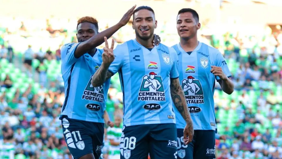 Pachuca aplasta a Santos y se mete de lleno a la pelea por puestos de Liguilla