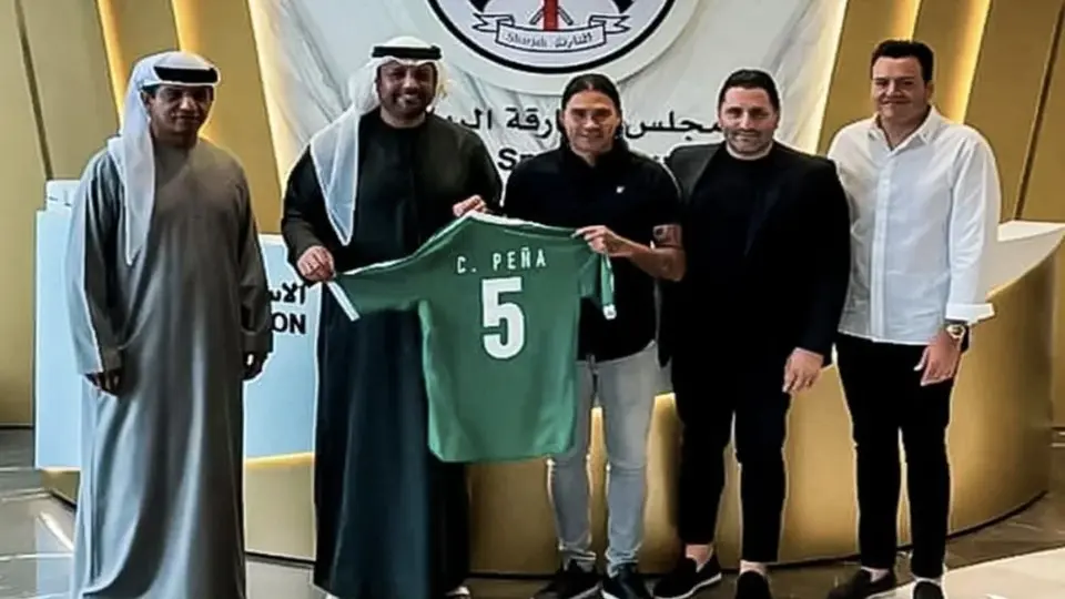 Gullit Peña debutó con derrota en la Liga de Emiratos Árabes Unidos
