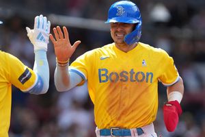 Red Sox vencen a Yankees y barren la serie en doble cartelera