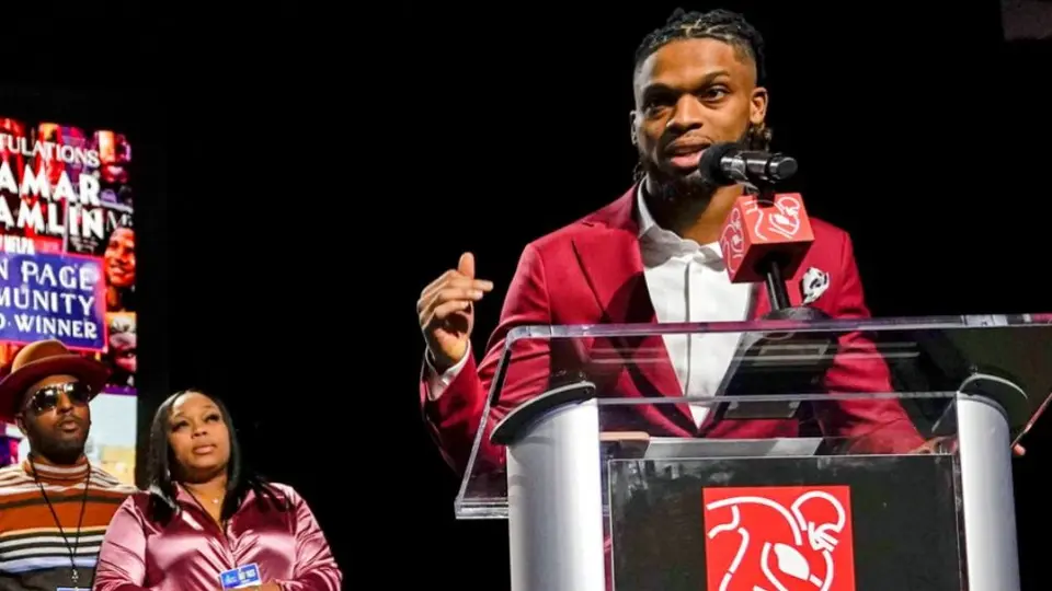 NFL: Damar Hamlin recibió Premio Alan Page por colaboración en su comunidad