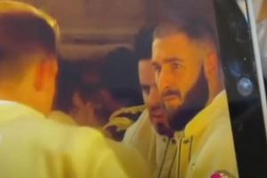¿Benzema de costalero en Málaga? Video muestra al doble del jugador en Semana Santa