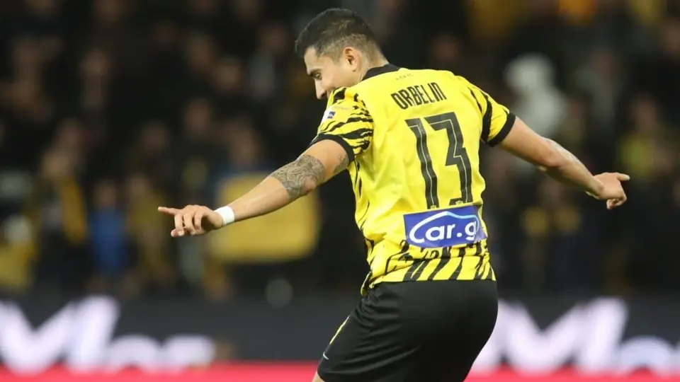 El AEK Atenas de Orbelín Pineda es líder de la tabla