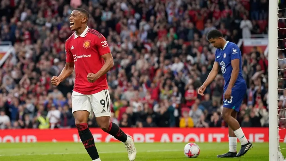 Manchester United arrolla al Chelsea y amarra Champions League