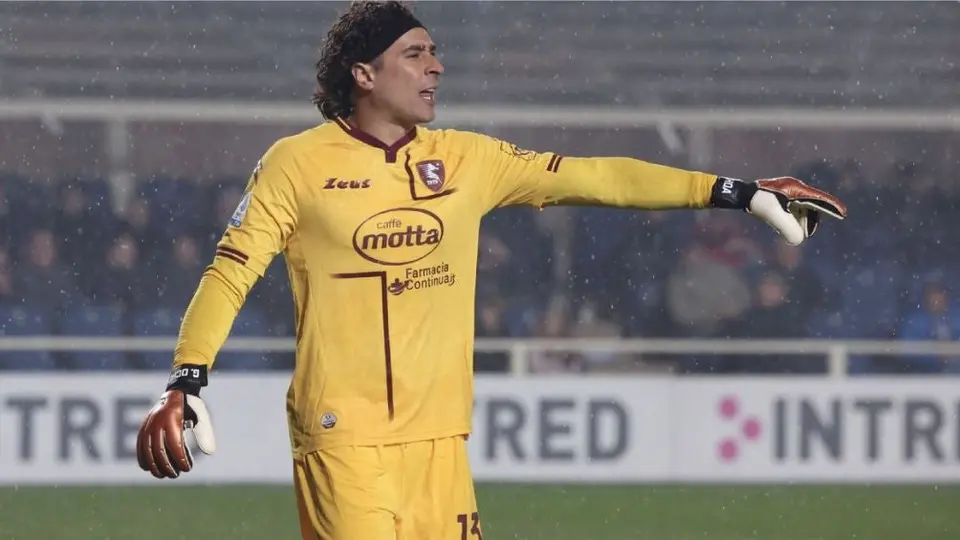 Memo Ochoa estrenó el premio del jugador del mes perdiendo ante la Juventus