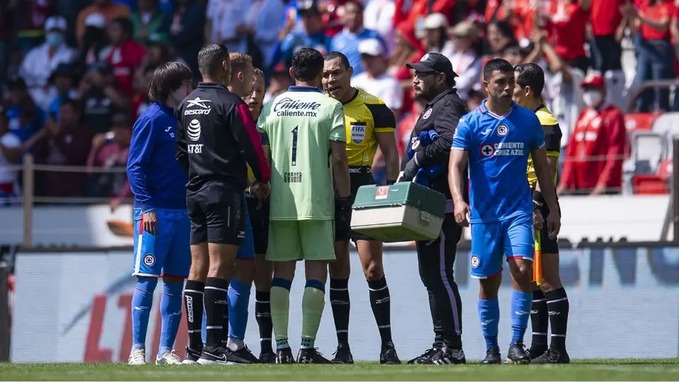 Bronca al final del Toluca vs Cruz Azul terminó con expulsión de José de Jesús Corona