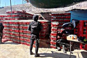 Coca-Cola pirata, en Iztapalapa fue desmantelado un sitio donde clonaban el refresco