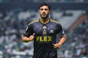 Afición de Léon arremetió contra Carlos Vela durante la Final de Concachampions