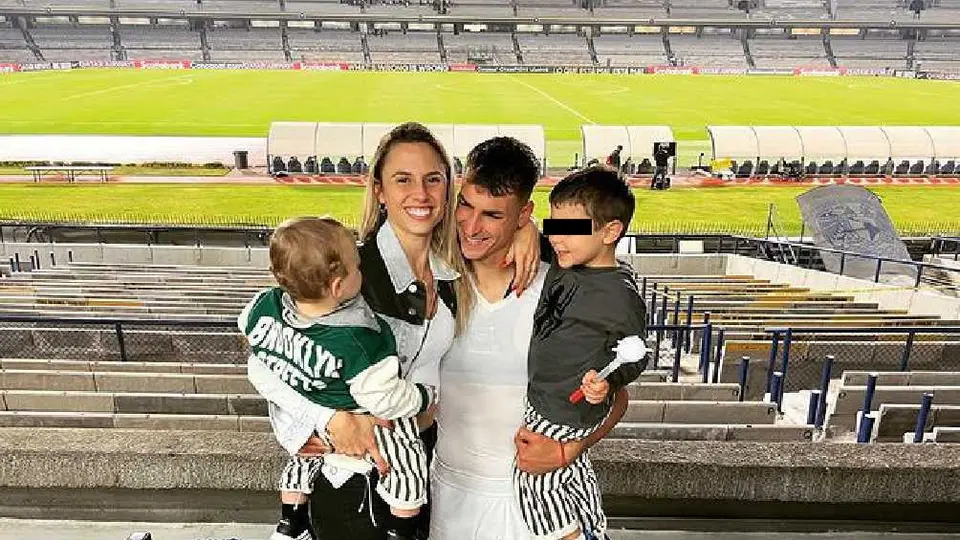 Dinenno le enseña a andar en bici a su hijo en el Estadio Olímpico Universitario