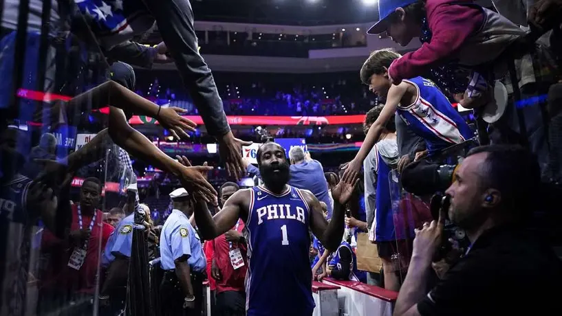NBA Playoffs:James Harden brilló en los últimos segundos para emparejar la serie ante Boston