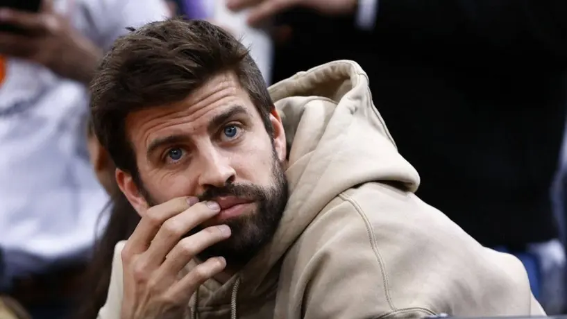 Piqué: Fanáticos de Shakira le cantan al exjugador 'pa' tipos como tú' en París