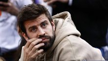 Piqué: Fanáticos de Shakira le cantan al exjugador 'pa' tipos como tú' en París