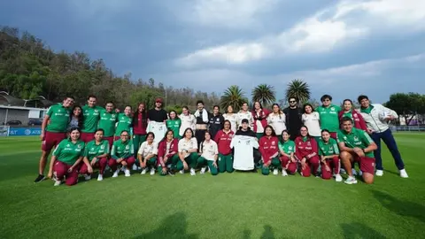 Tri Femenil Sub-20: Morat visitó de sorpresa a las jóvenes futbolistas en el CAR