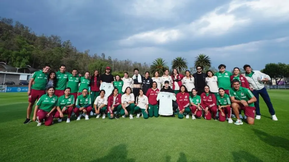 Tri Femenil Sub-20: Morat visitó de sorpresa a las jóvenes futbolistas en el CAR