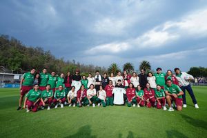 Tri Femenil Sub-20: Morat visitó de sorpresa a las jóvenes futbolistas en el CAR