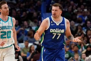 NBA: Hornets derrotan a Mavericks y peligra su pase directo a Playoffs