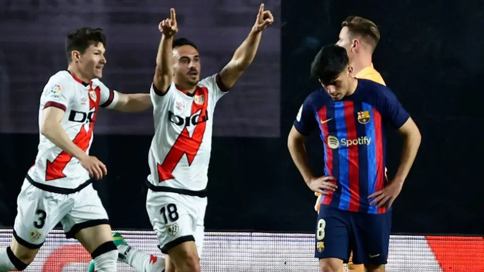 Barcelona cae ante el Rayo Vallecano y le da vida al Real Madrid en LaLiga