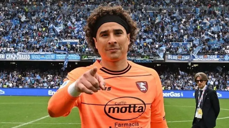 Memo Ochoa extiende contrato con Salernitana hasta 2024