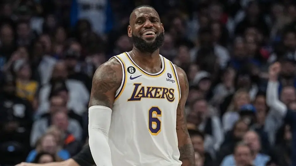 LeBron James orquestó una remontada histórica frente a los Mavs de Luka Doncic