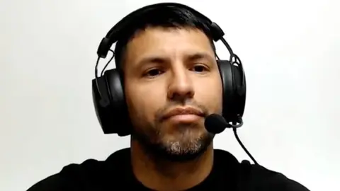 Kun Agüero trolleó a Piqué con tema de Shakira en pleno stream de la Kings League