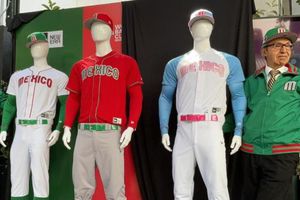 Clásico Mundial: México presentó nuevos uniformes con el regreso del logo original