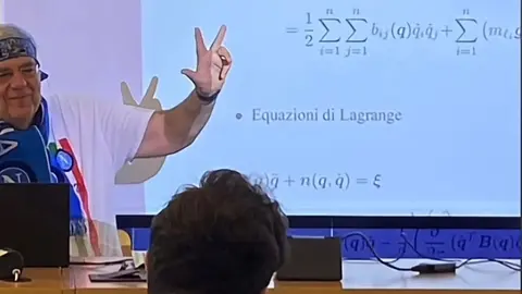 Napoli: Bruno Siciliano, profesor de robótica, llevó los festejos del Scudetto hasta los salones de clases