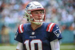 NFL: New England Patriots analiza cambiar a Mac Jones
