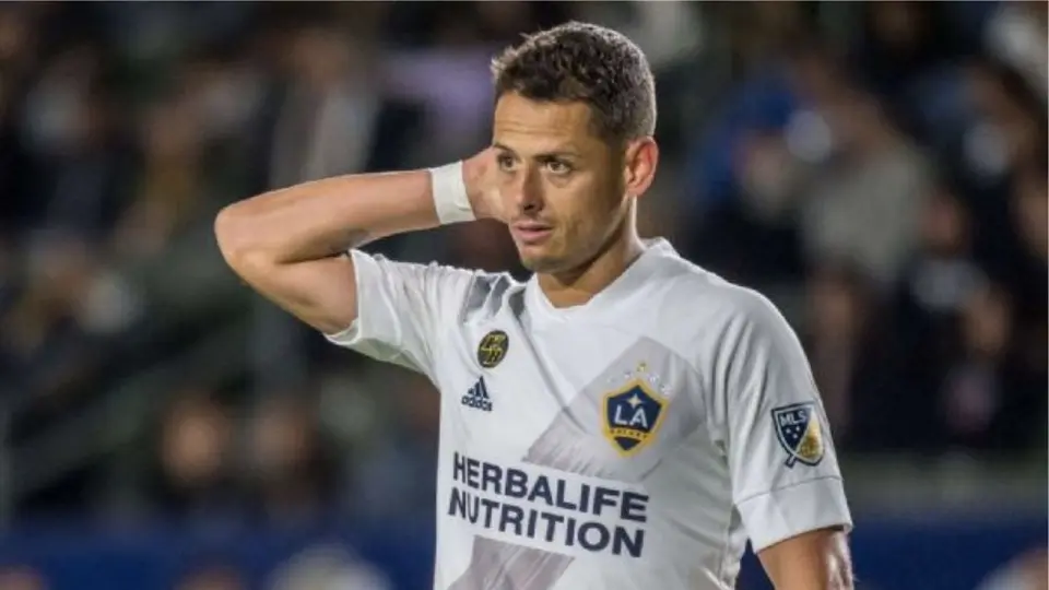 Chicharito mandó emotivo mensaje y confirmó que tiene una lesión en la rodilla