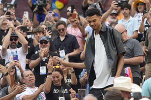 San Antonio 'explota' al recibir a su nuevo jugador Victor Wembanyama