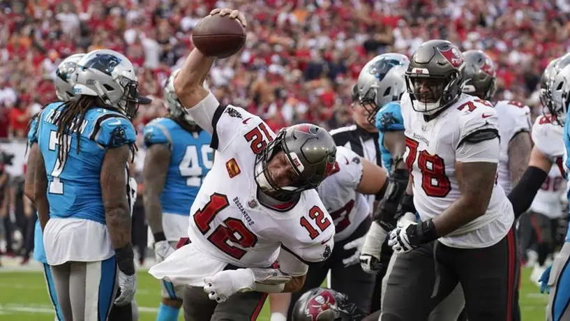 NFL: Brady y Bucs se imponen a los Panthers y conquistan la NFC Sur