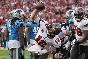 NFL: Brady y Bucs se imponen a los Panthers y conquistan la NFC Sur