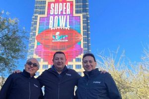 Los tres amigos transmitirán su trigésimo Super Bowl juntos este domingo