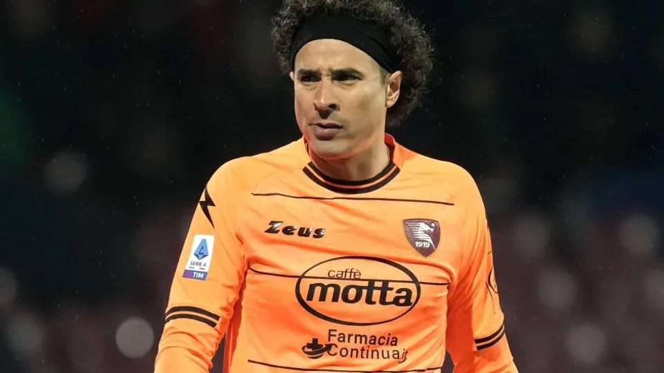 Memo Ochoa y Salernitana empatan tras perder dos veces la ventaja