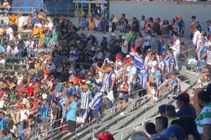¡Lamentable! Afición de Tigres se encara con gente de Tuzos en el Campeón de Campeones