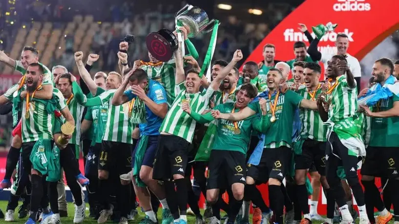 Benedicto XVI: La extraña coincidencia entre la muerte del Papa y el Real Betis