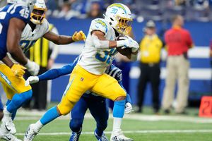 NFL: Chargers superaron a Colts y avanzan a la Postemporada