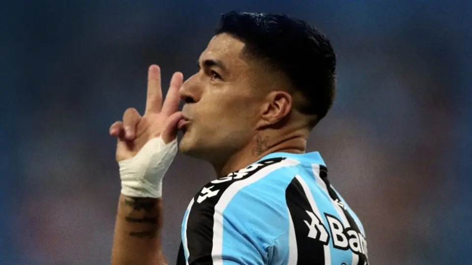 Luis Suárez debutó con el Gremio con un hat-trick