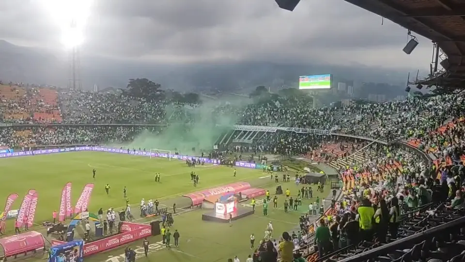 Partido entre Atlético Nacional y América de Cali es suspendido por distubios en el estadio