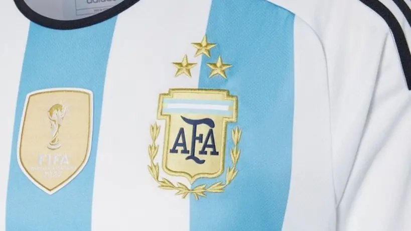 Camiseta de la Selección de Argentina con las tres estrellas se agotó en tres horas