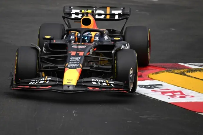 'Checo' Pérez hundido por prensa neerlandesa: "La mayor parte del tiempo es un segundo piloto"