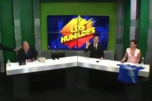 Terremoto en Ecuador: Conductores de tv sufren el sismo en vivo