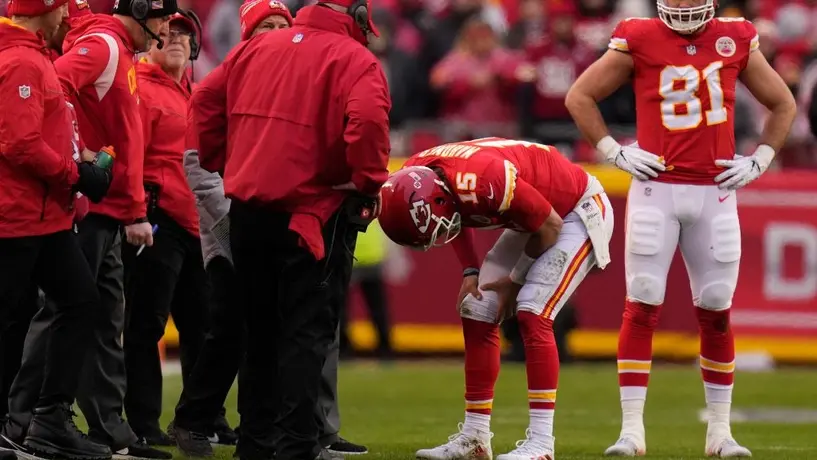 NFL: Patrick Mahomes salió lesionado en el duelo ante Jacksonville