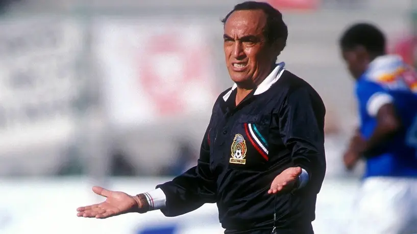 El día que Bonifacio Núñez portó una pistola en el short para arbitrar un partido de futbol