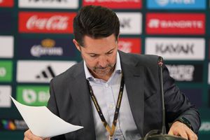 Televisa 'explotó' contra el futbol mexicano; critican propuestas de Yon de Luisa y la FMF