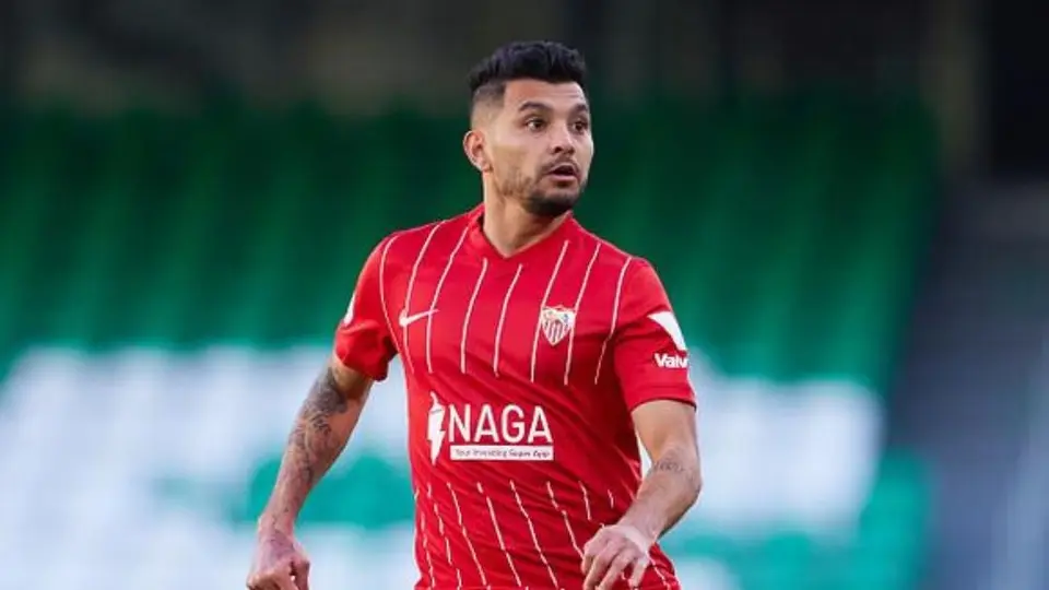 Tecatito Corona y Sevilla tienen nuevo DT y es José Luis Mendilibar