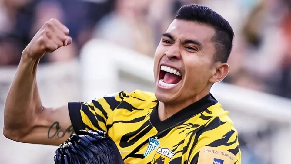 Orbelín Pineda anota gol en triunfo que le da el título de Liga al AEK Atenas en Grecia