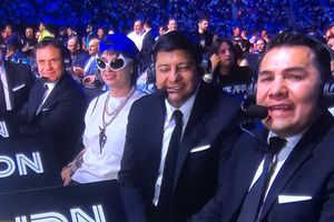 Peso Pluma se luce en la pelea de box en vivo Canelo Álvarez vs John Ryder