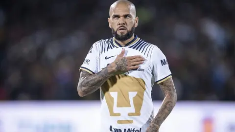 Dani Alves manda mensaje tras acusaciones: "Sé lo que represento y a quién represento"